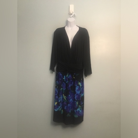 Silhouette Gray and Black Dress - Picture 2 of 15